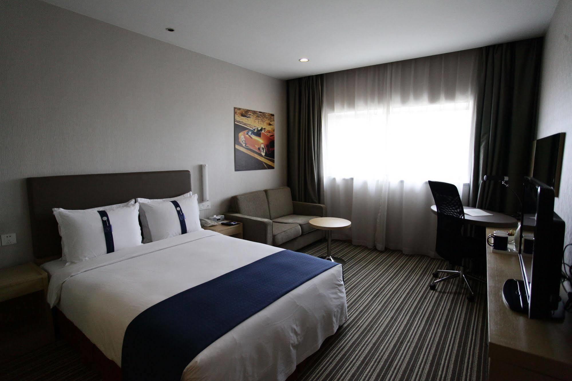 Holiday Inn Express Shanghai New Hongqiao, An Ihg Hotel Exterior photo