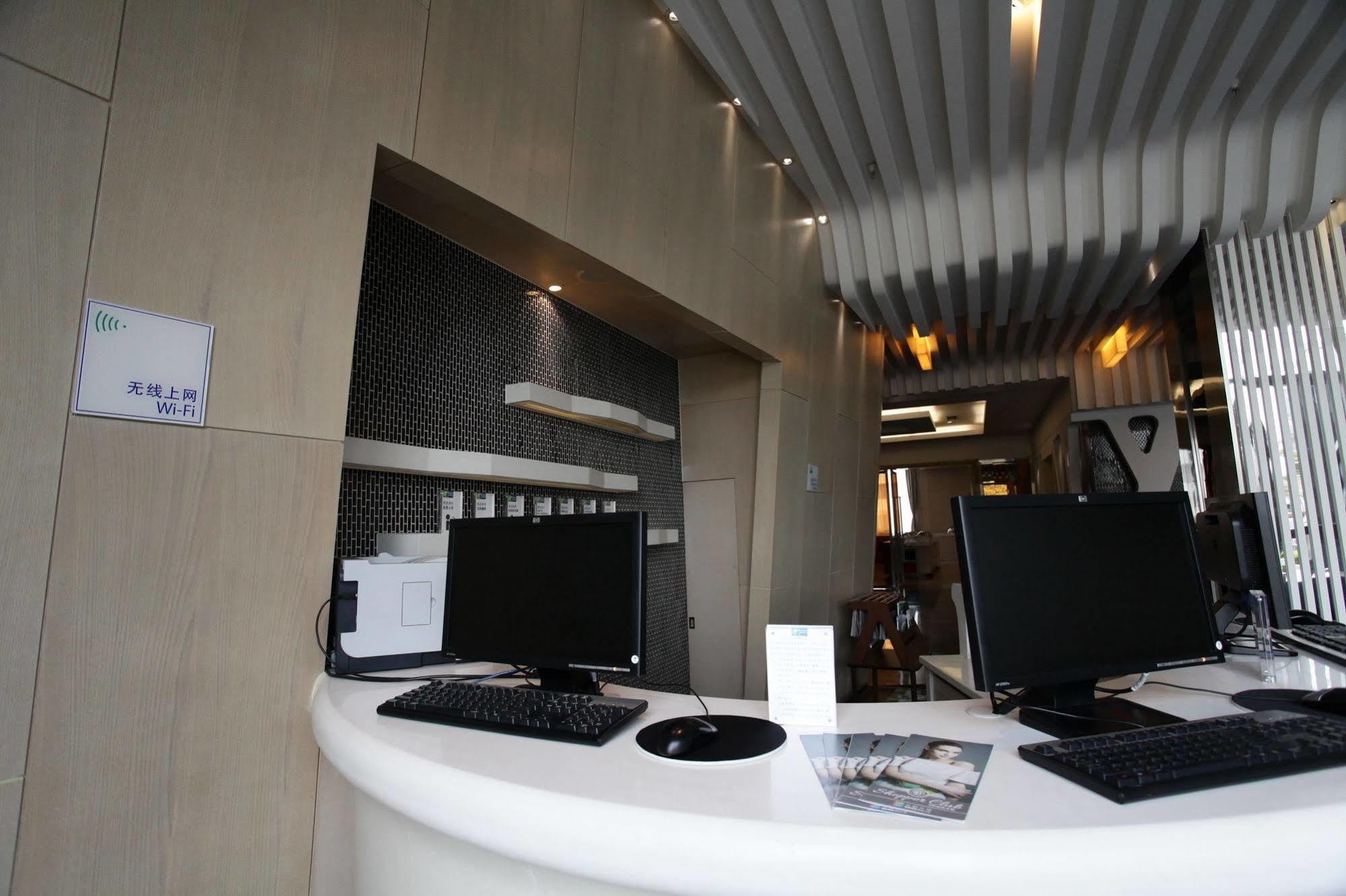 Holiday Inn Express Shanghai New Hongqiao, An Ihg Hotel Exterior photo